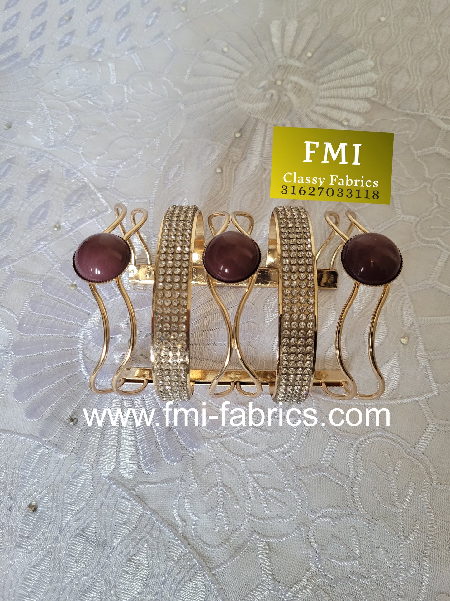 Fashionable Bangle w/ Crystals